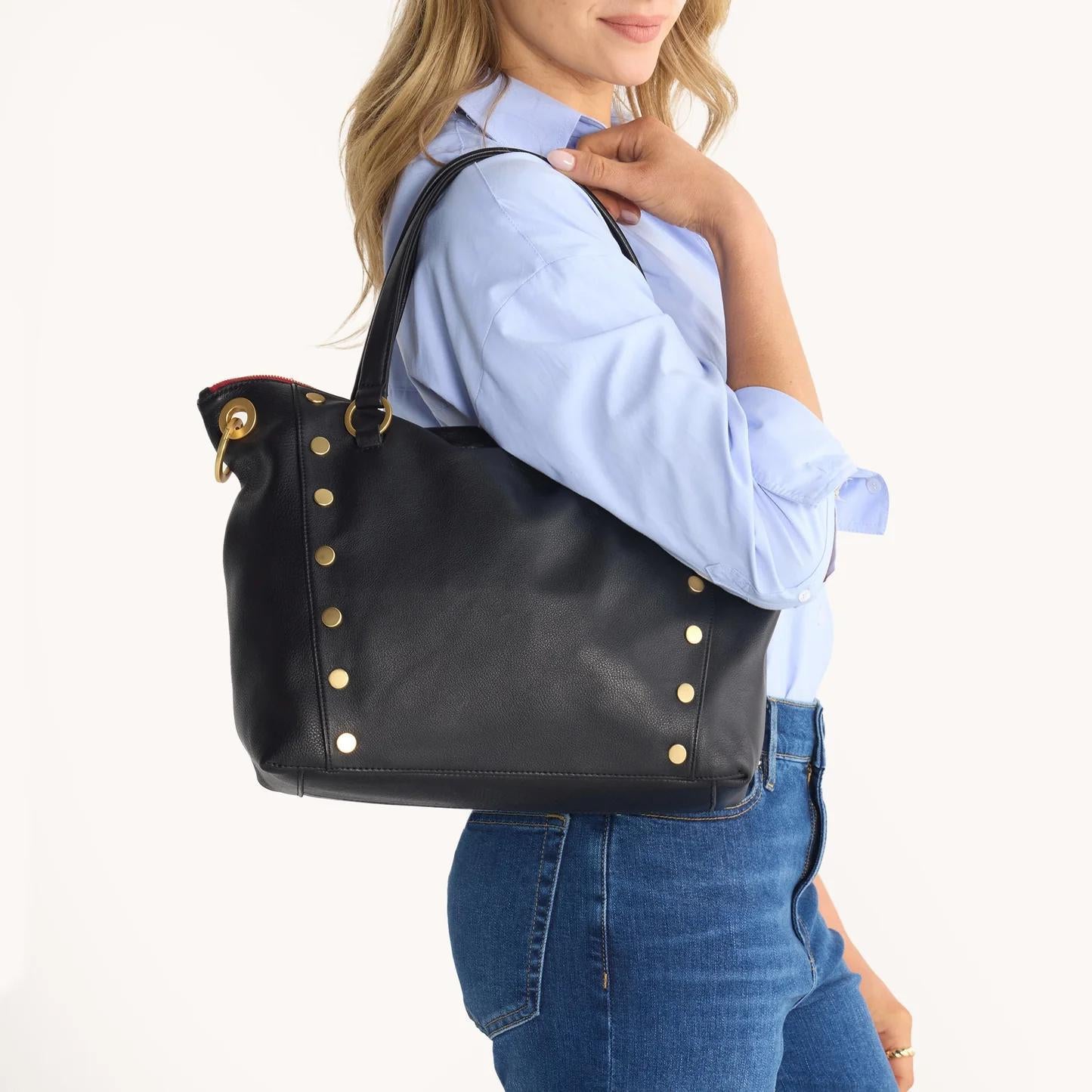 Daniel Large Black Zip