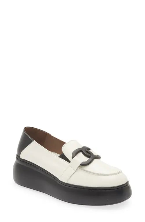 Wonders Begin Loafer