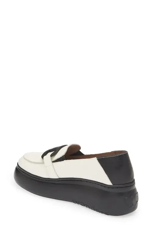 Wonders Begin Loafer