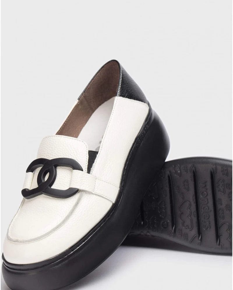 Wonders Begin Loafer