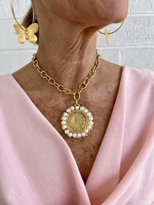 Medallion 5 Pearl Necklace