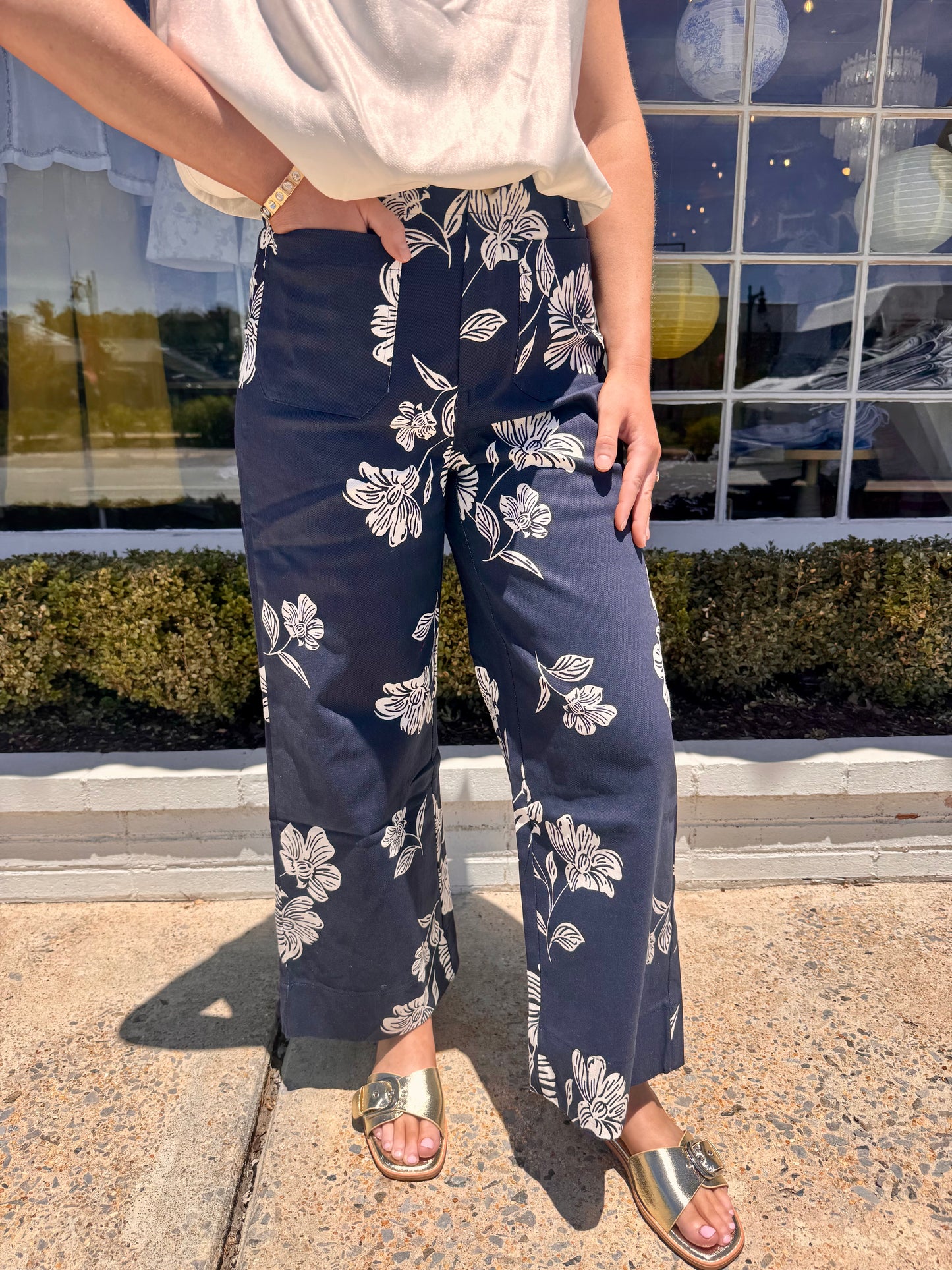 Cropped Floral Navy Pant